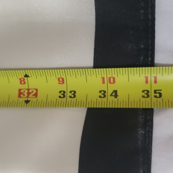 R-696- Women's Scarf Back And Cream Colors NWT - Picture 7 of 8